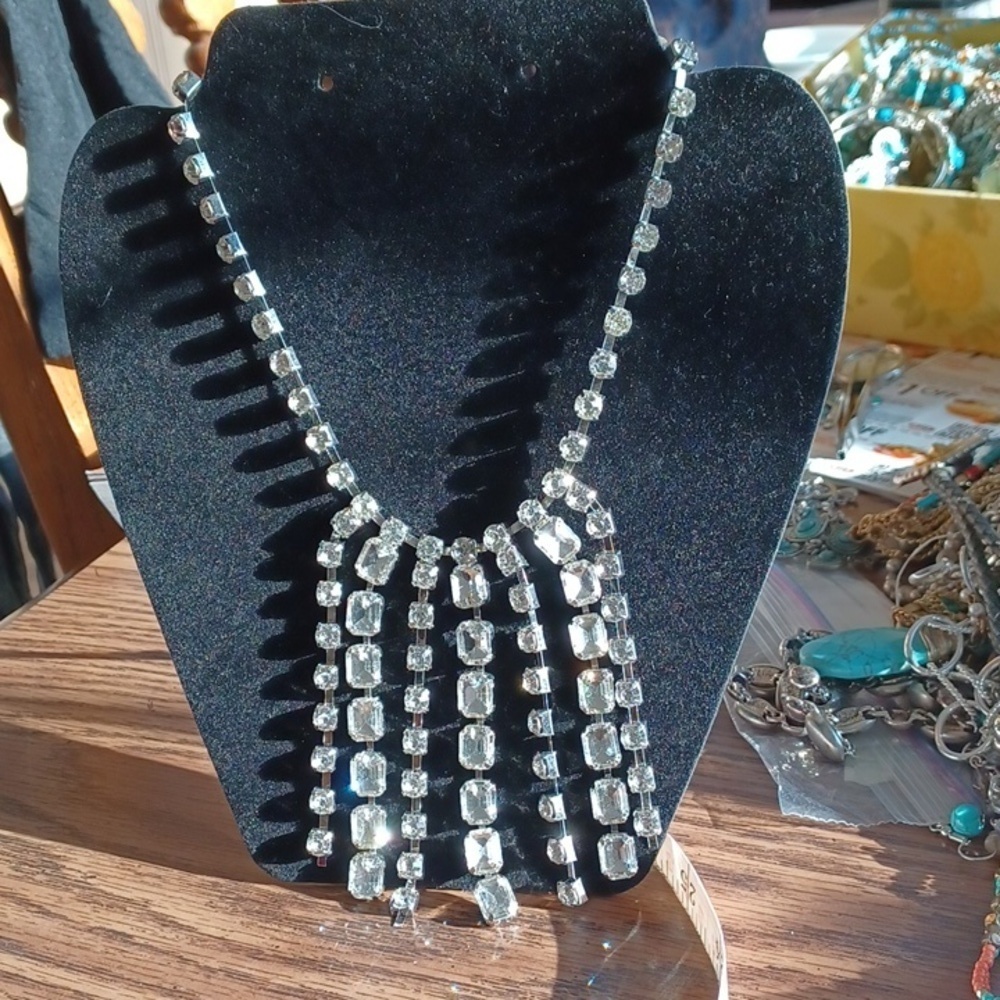 Costume Necklace, brilliant fake diamonds. 7" - 9" drop